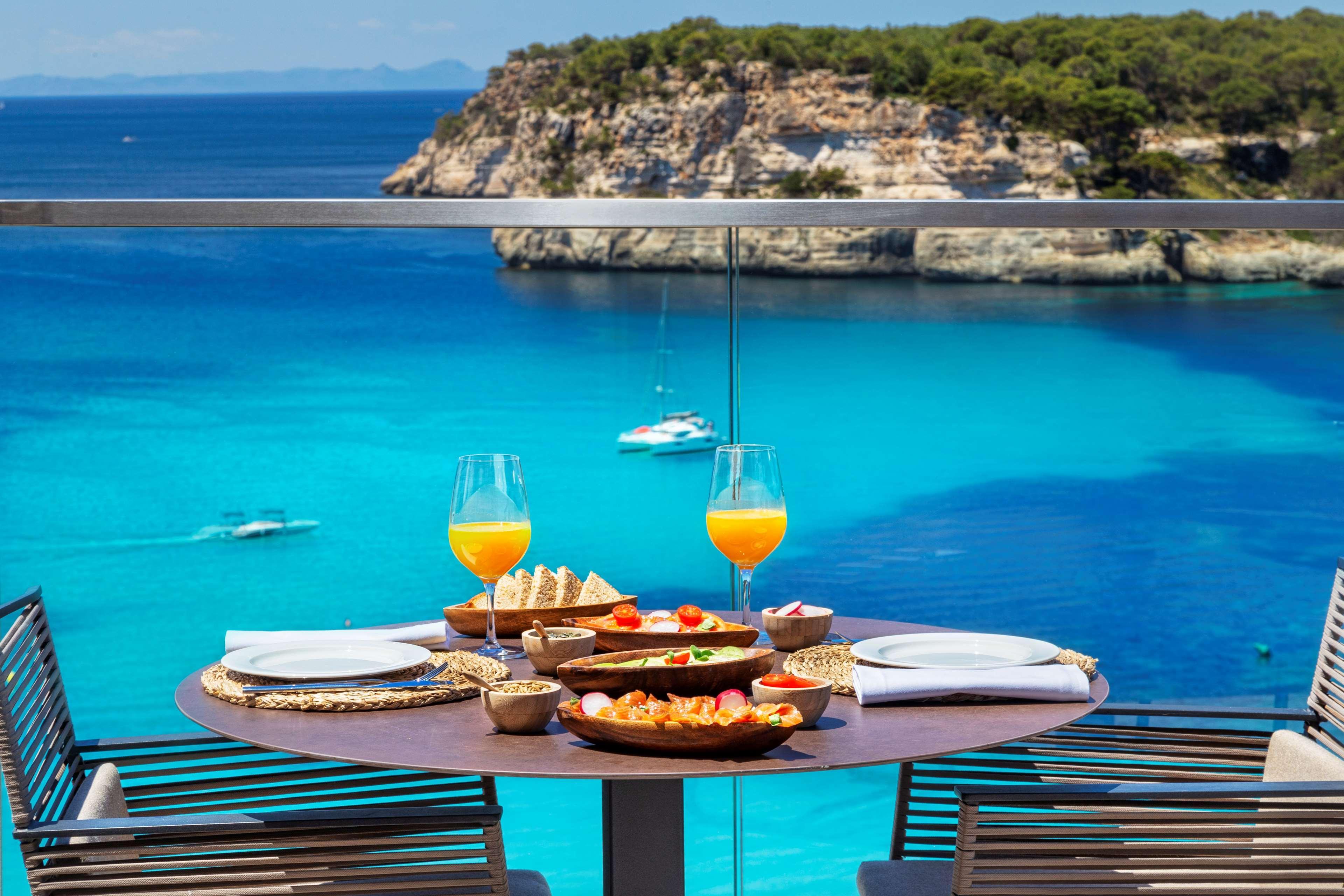 美利亚卡拉加尔达纳酒店 外观 照片 A view of the sea from a hotel in Mallorca