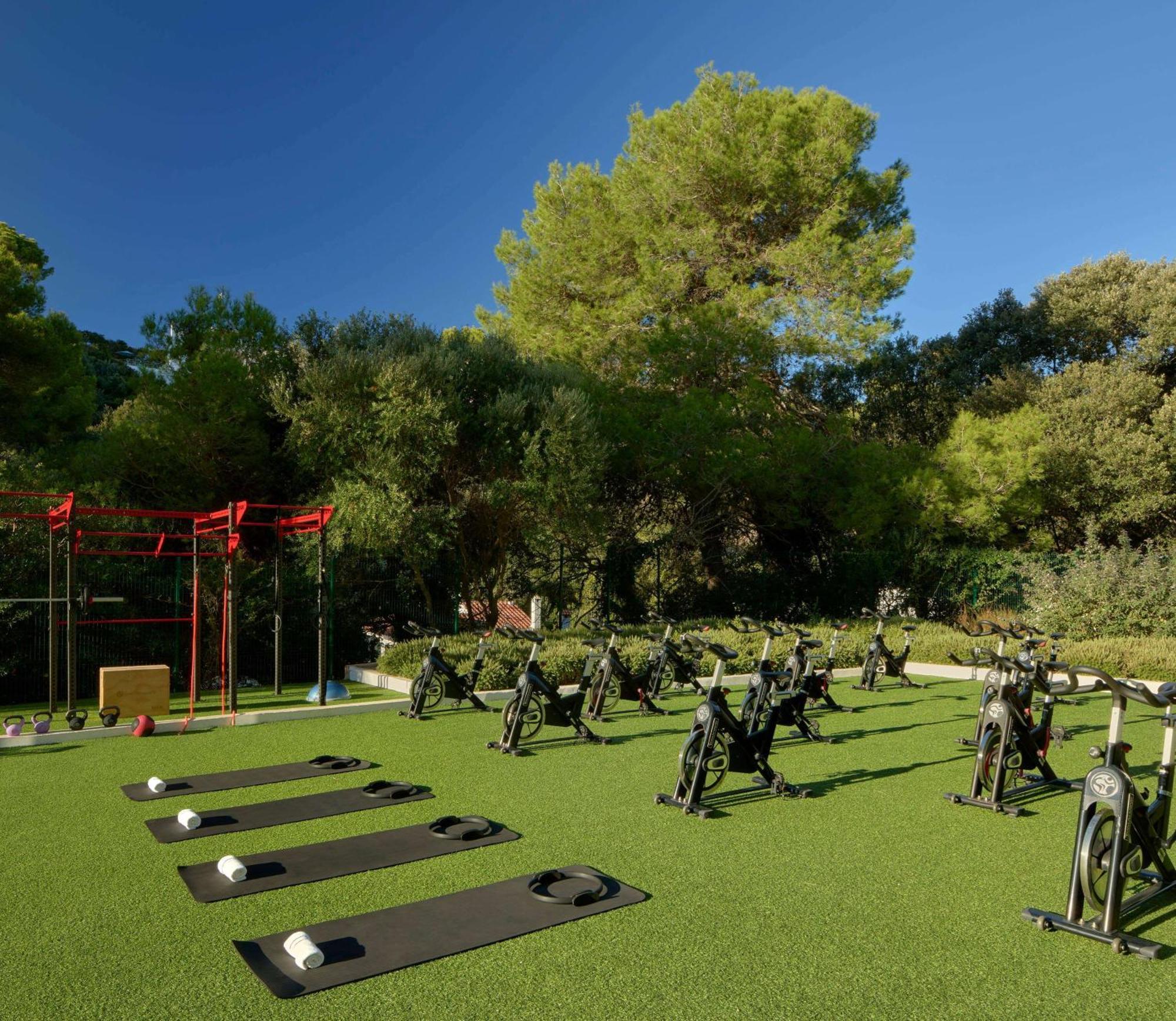 美利亚卡拉加尔达纳酒店 外观 照片 The outdoor fitness area