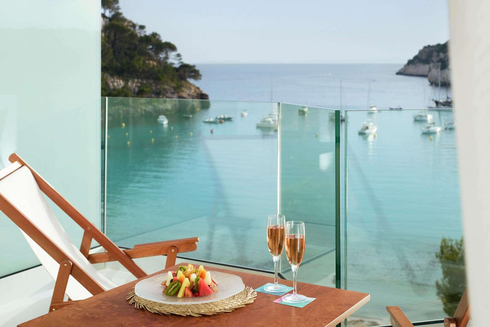 美利亚卡拉加尔达纳酒店 外观 照片 A view of the sea from a hotel in Tossa de Mar